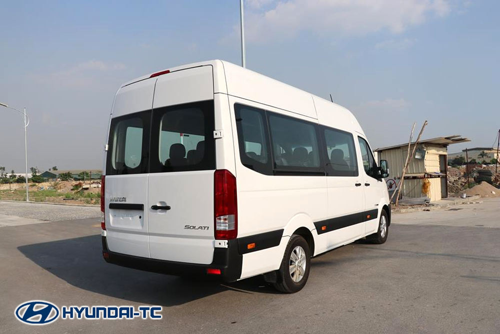 phia_sau_hyundai_solati_16_cho